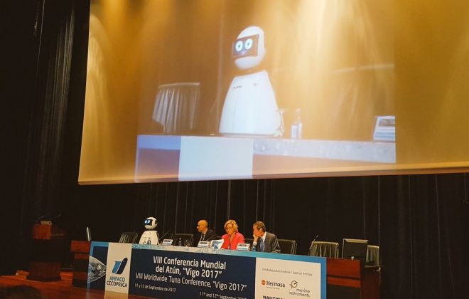 dumy robot hablando en la conferencia mundial del atun vigo anfaco
